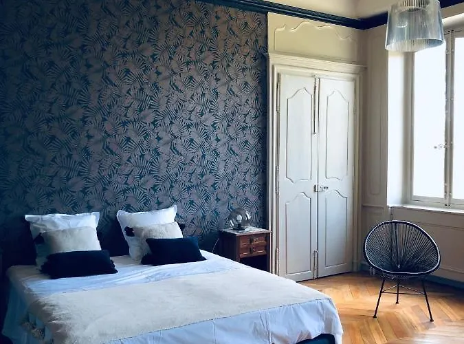 Le Chateau Du Chatelard Bed & Breakfast