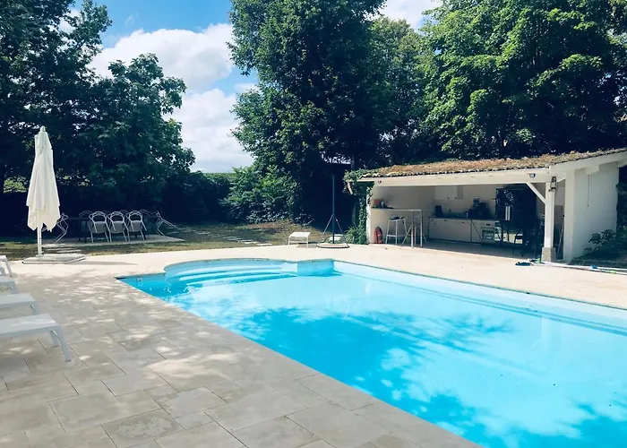 Le Chateau Du Chatelard Bed & Breakfast Lancié